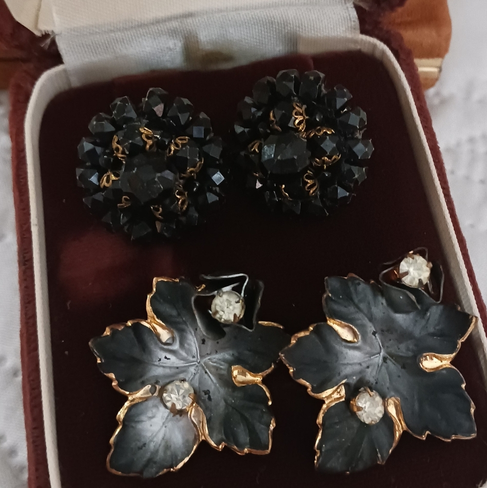 Vintage Clip Earrings 2 Pair - Picture 2 of 8